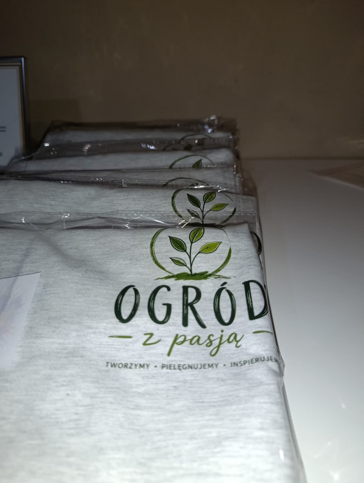 Szare bluzy z nadrukiem logo Ogród z Pasją
